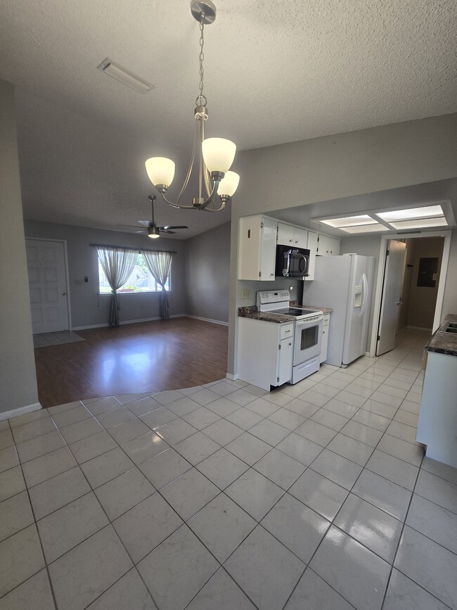 Building Photo - 8425 SW 107th Pl