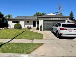 Building Photo - Charming 3 Bed/ 2 Bath Home in Clovis