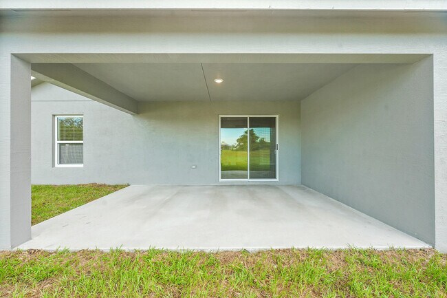Building Photo - 5884 NW Files Ct