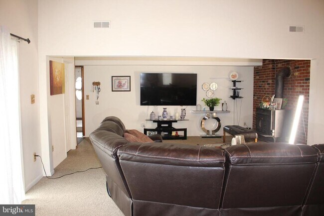 Building Photo - 219 Meadow Dr