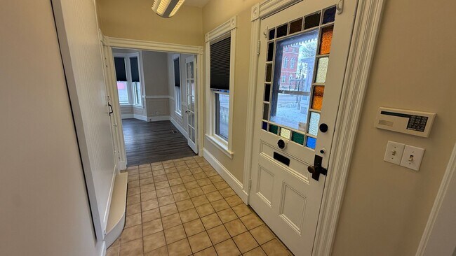 Building Photo - 36 Wakefield St