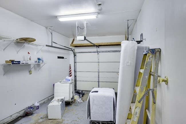 Building Photo - 305 Inverness Dr