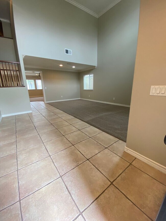 Building Photo - Temecula 4 Bedroom + Loft & Office Available in July