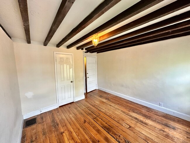Building Photo - Glamorous Georgetown 2 Bedroom 1 Bath Historic Row Home with Patio -East Village