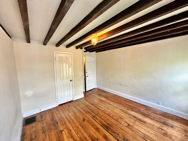 Building Photo - Glamorous Georgetown 2 Bedroom Historic Row Home with Patio