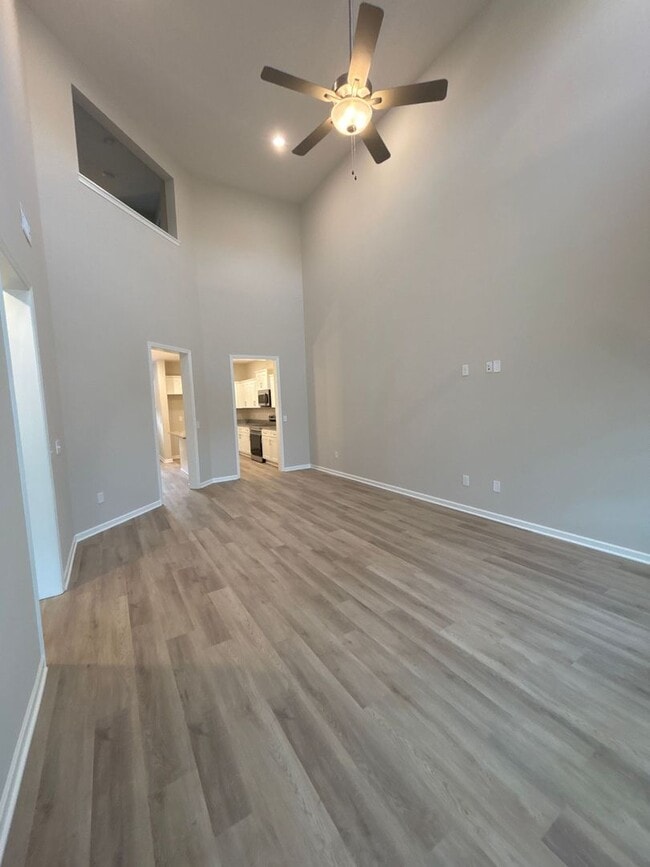 Building Photo - MOVE IN SPECIAL! - BRAND NEW 4 Bedroom Townhome in Shelbyville!