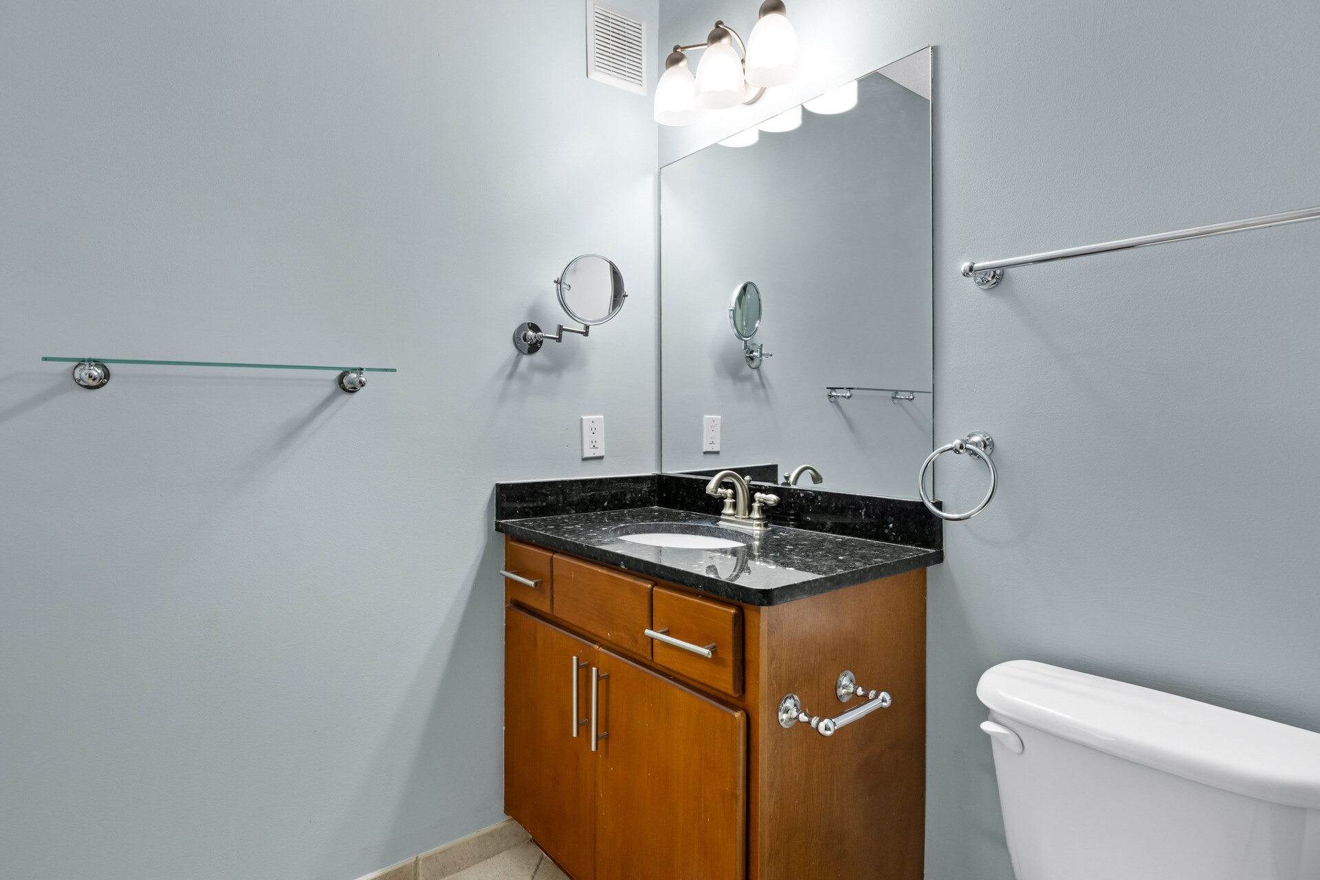 Building Photo - 2208 Walden Park Dr