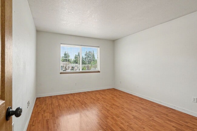 Building Photo - 5260-5262 Springcrest Drive