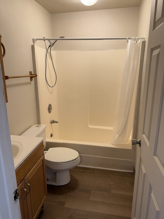 Building Photo - 100 B St