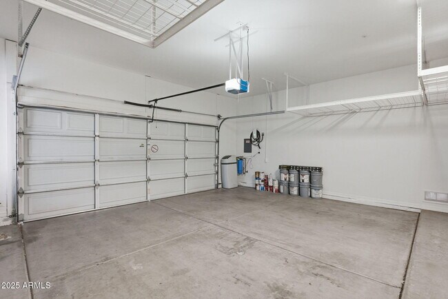 Building Photo - 7606 E Via Del Sol Dr