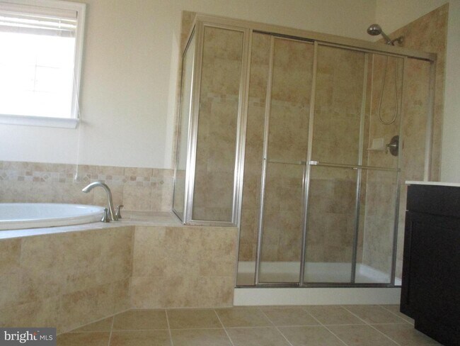 Building Photo - 7303A Hayfield Rd