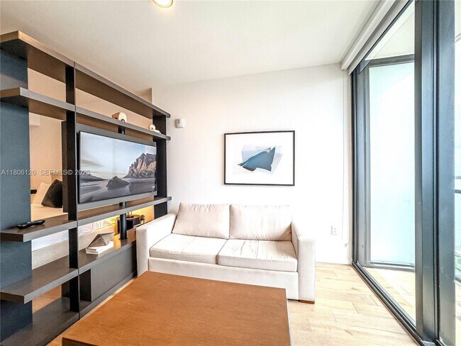 Building Photo - 398 NE 5th St