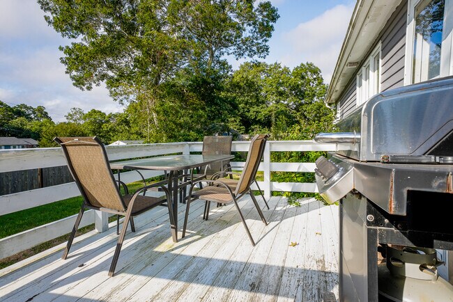 Building Photo - 30 Florence St