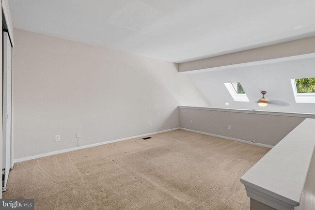 Building Photo - 319 Park Pl Dr