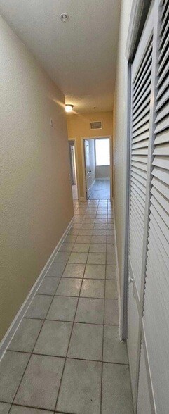 Building Photo - 2102 Shoma Dr