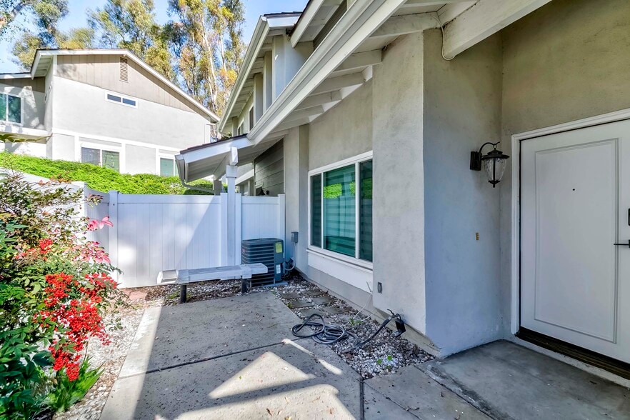 Building Photo - 2423 Coventry Cir