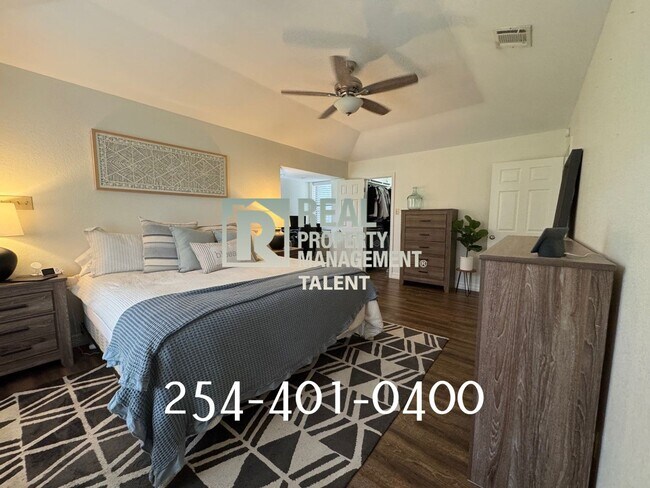 Building Photo - 3-Bedroom, 2-bathroom home located in Lorena
