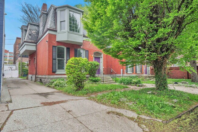 Building Photo - 1 Saint Louis Pl