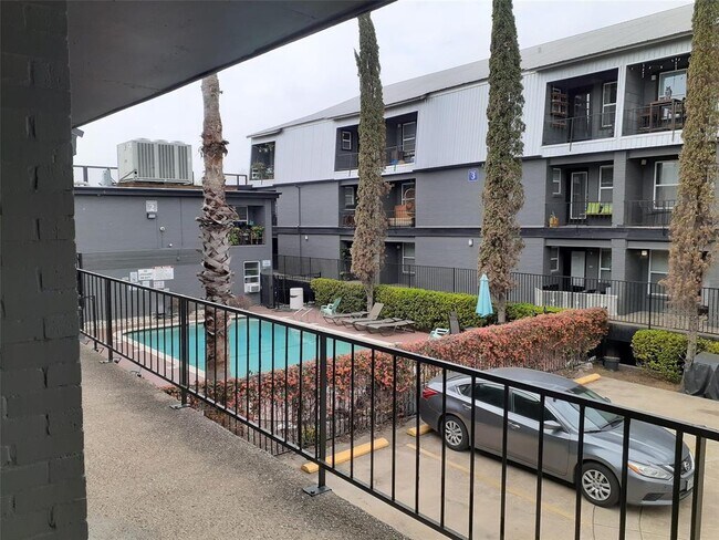 Building Photo - 2020 S Congress Ave