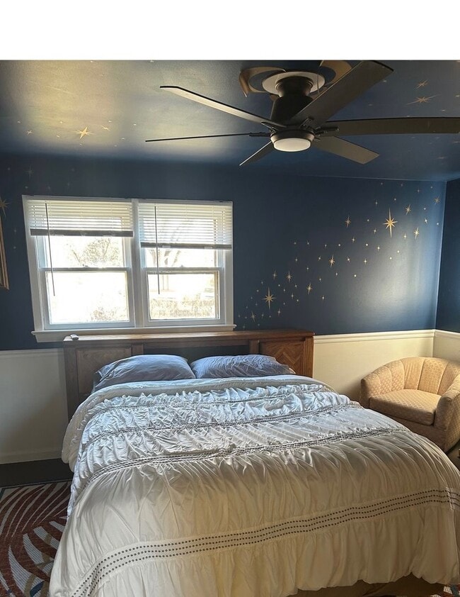 Building Photo - Two beds. One bath. Zero stress.