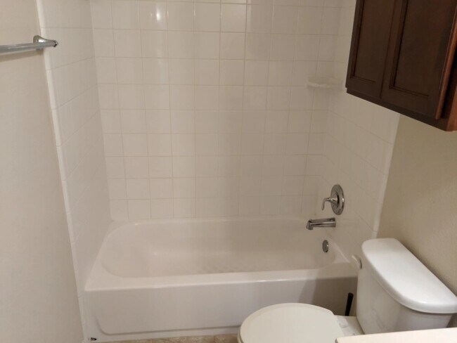 Bath 3 - 13204 Hymeadow Cir