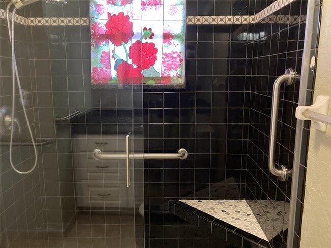 Building Photo - 304 47th Ave Dr W