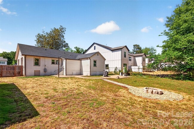 Building Photo - 1214 N Sharon Amity Rd