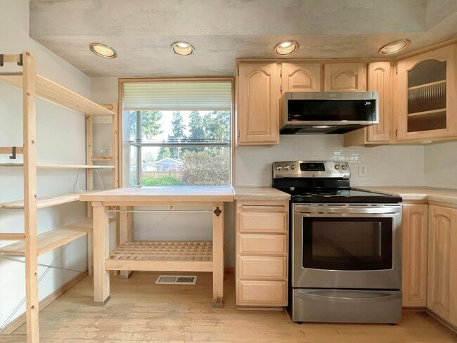 Building Photo - 4245 S 183rd St