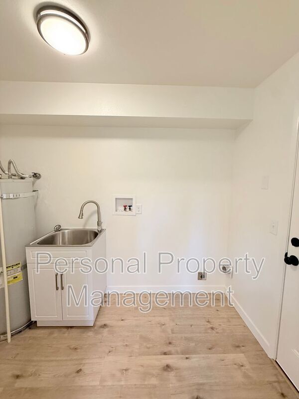 Building Photo - 12202 NE 2nd St