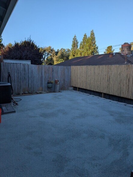 Building Photo - 7626 Oak Grove Ave