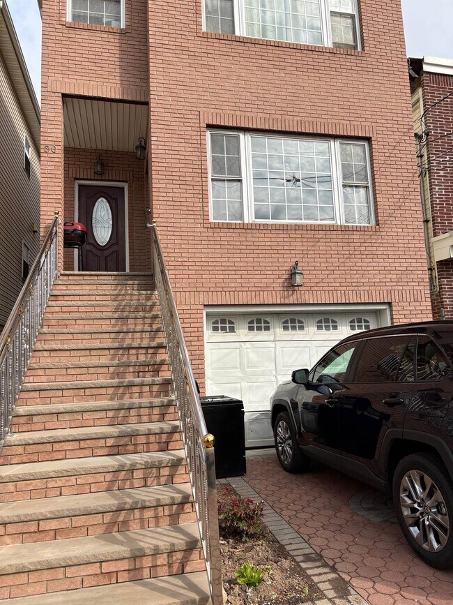 Building Photo - 30 Whitman Ave