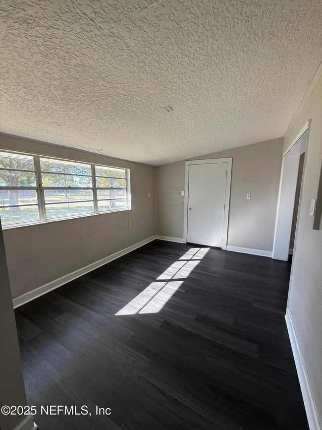 Building Photo - 10914 Indies Dr N