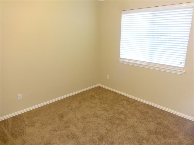Building Photo - 2506 Parkview Dr