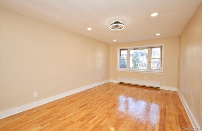 Building Photo - 724 E 96th St