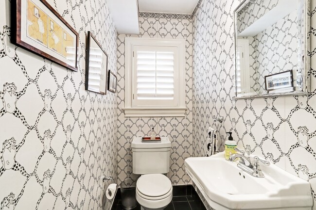 Building Photo - 2829 Sunset Blvd