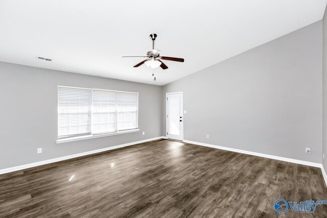 Building Photo - 126 Herrick Dr SW