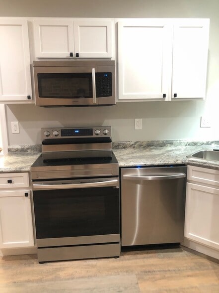 Kitchen - 2737 Maryland Ave