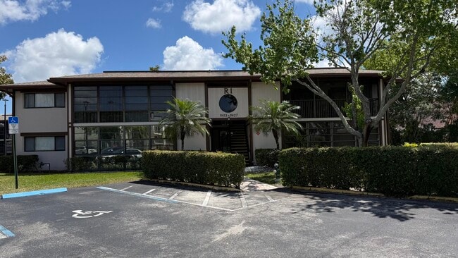 Building Photo - 9419 S Belfort Cir