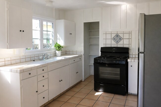 Building Photo - 891 Concha Loma Dr