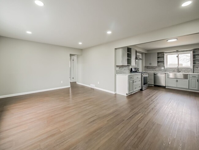 Building Photo - AVAILABLE NOW! Charming 3-Bed Home with Spacious Yard in Van Buren Township