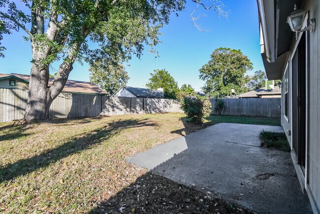 Building Photo - 9727 Villiers Dr S