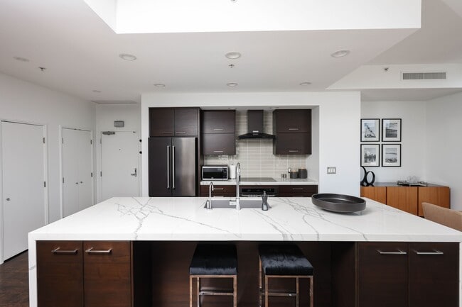 Building Photo - 575 Sixth Ave