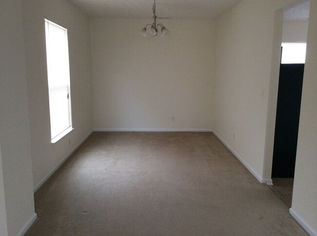 Building Photo - Franklin Twp - 4 BR h ome