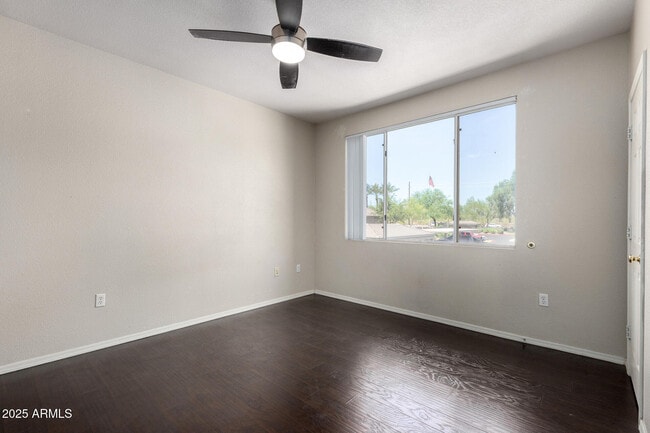 Building Photo - 5401 E Van Buren St
