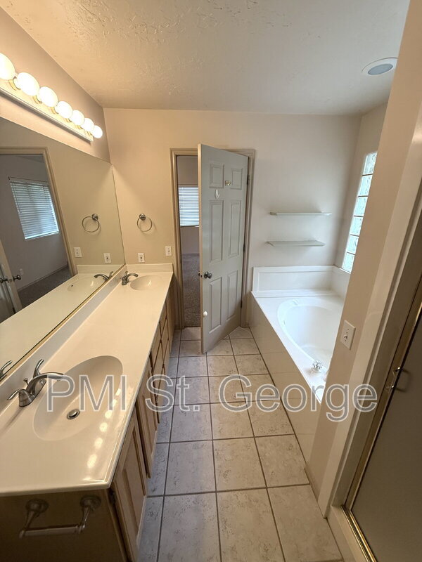 Building Photo - 1569 Tamarisk Dr