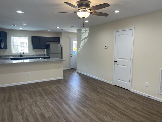 Building Photo - 914 Warrior Hill Dr