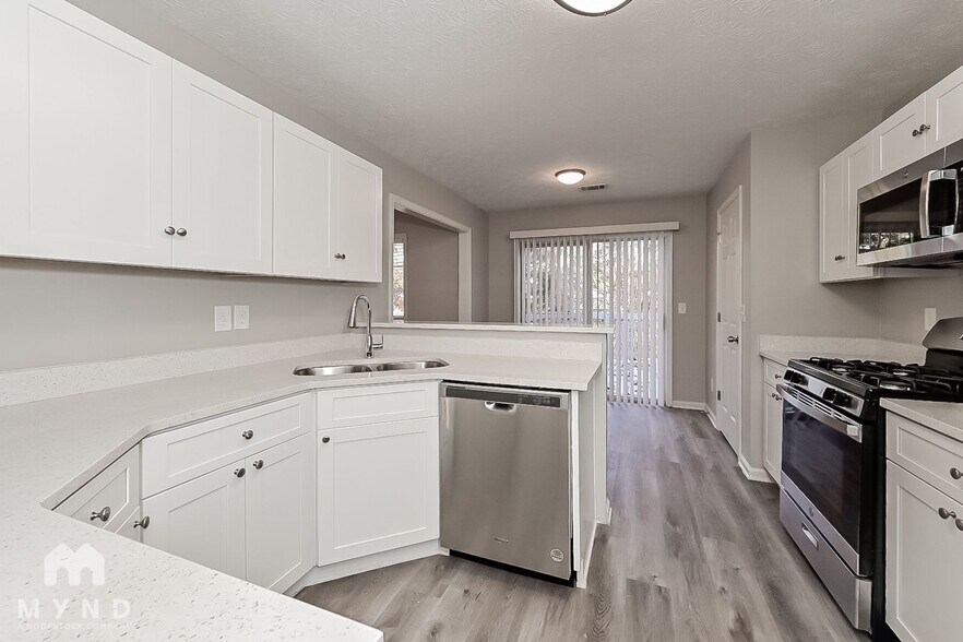 Building Photo - 10395 Starling Trail