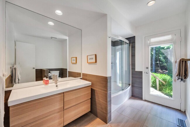 Building Photo - 3 Lynda Ln