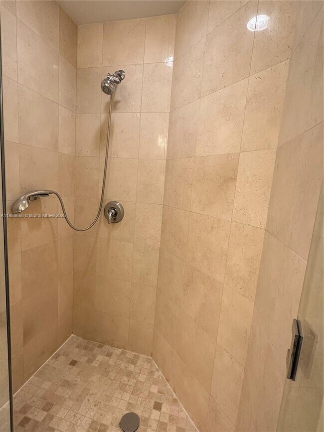 Building Photo - 1060 Brickell Ave