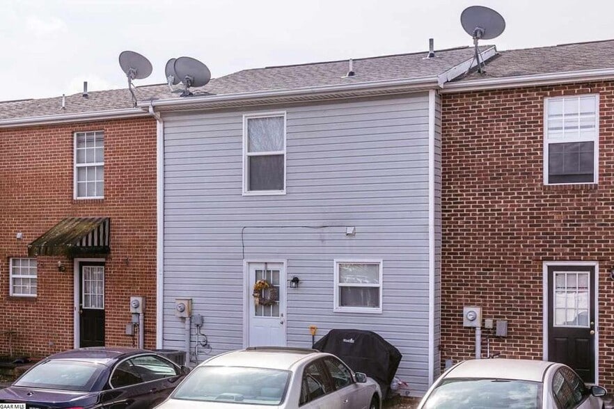 Building Photo - 1246 Goldfinch Dr
